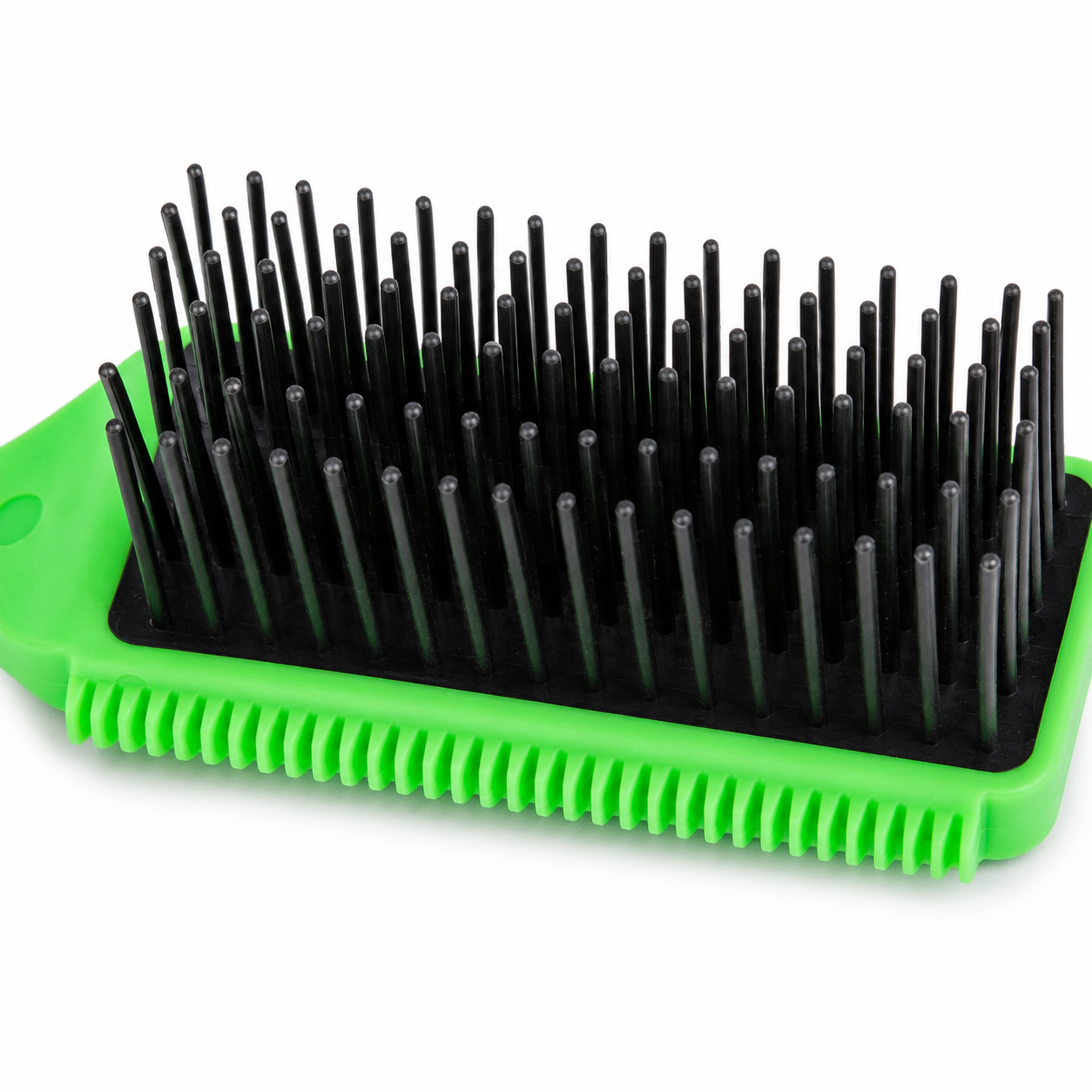 Flexible black bristles on KD-125 horse grooming brush